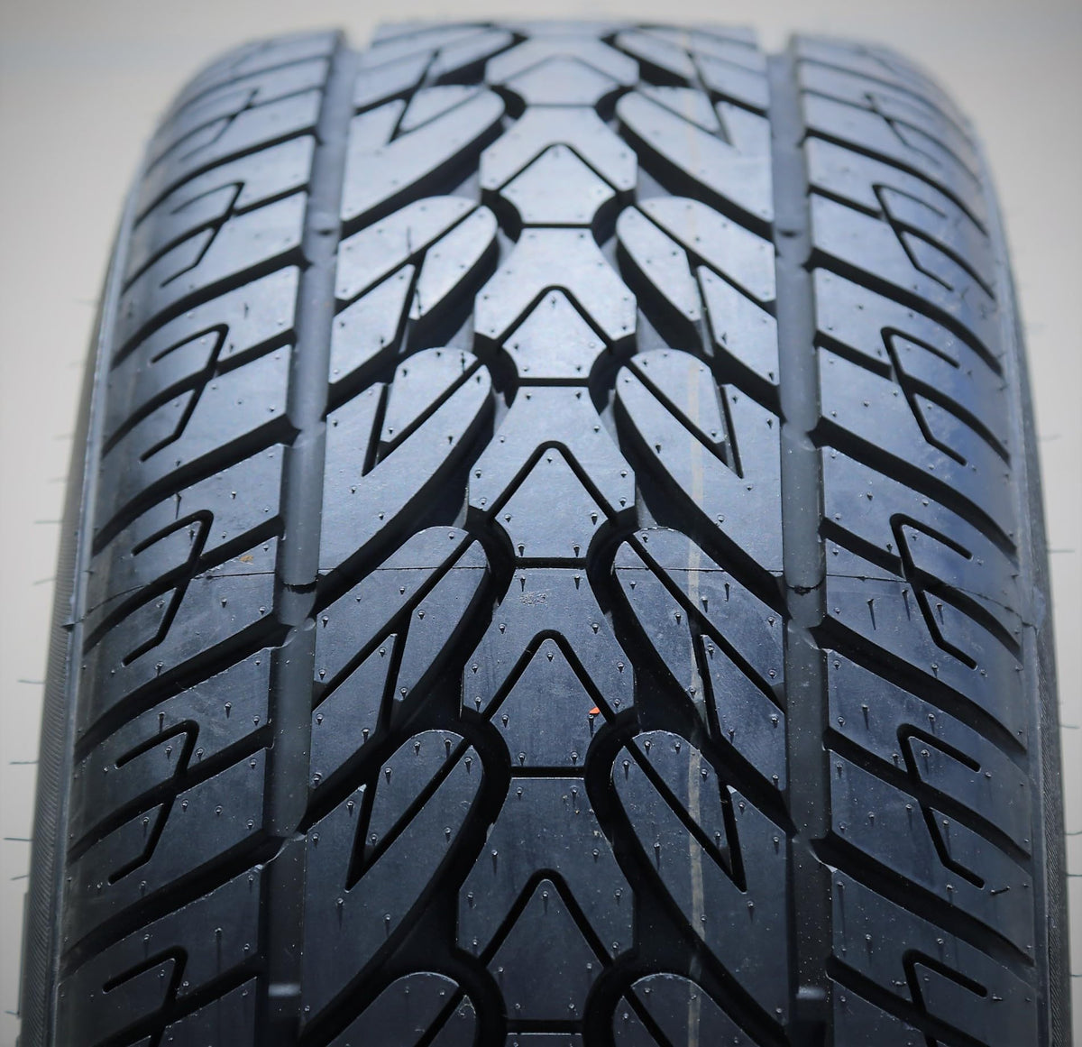 275/55R20 117H All Season XL Performance Tire G59878